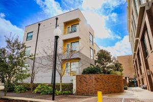 The Hive 102 King with Balcony Pet Friendly