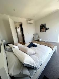 Four-Bedroom Town House in Port Melbourne