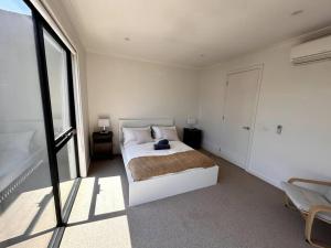 Four-Bedroom Town House in Port Melbourne