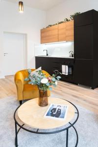 Deluxe 2BDRs Home in Spa District Center