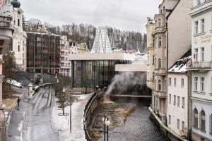 Deluxe 2BDRs Home in Spa District Center