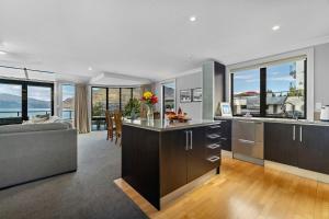 Lakefront Luxury 912 The Beacon 3 Bedroom