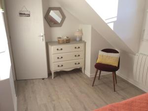 Maisons de vacances Maison Le Tour-du-Parc, 4 pieces, 6 personnes - FR-1-639-51 : photos des chambres