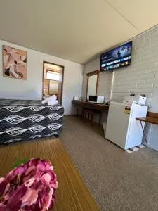 Century Motor Inn, Finley - Jerilderie