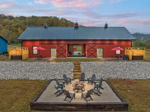 New Barndo/Private River Access/ 2 Private Hot Tub - Wellington