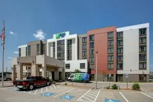 Holiday Inn Express Hotel & Suites Dallas Fort Worth Airport South by IHG - Sowers
