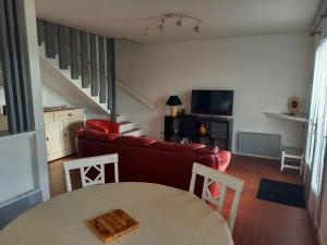 Maisons de vacances Maison renovee 2 chambres, proche foret, terrasse, Saint Jean de Monts - FR-1-323-244 : photos des chambres