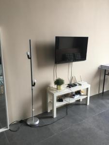 216 Nana’s Homes WiFi n Netflix w Router in room