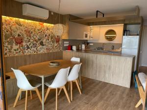 Apartamento en Complejo Eden Mar con Vistas al Mar, 3 Piscinas y Acceso a Playas - ES-209-25