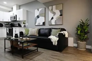 Queen Bed,Near Airport,Kids Playground,Disney+ - Devon