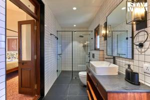 StayVistas Villa Terra - Valley & Lake-View Villa with Spacious Lawn & Indoor Activities