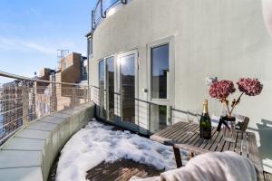 Top floor with balcony - Super central - 5 pax