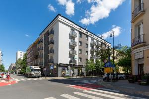 Starlight Apartment in Warsaw by Renters