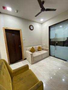 Hotel Blue Wellington - Near Mumbai Airport