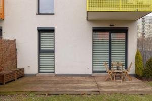 Ground Floor Apartment with Garden and FREE GARAGE in Sosnowiec by Noclegi Renters