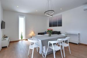 Modernes Apartment mit großer Terrasse 