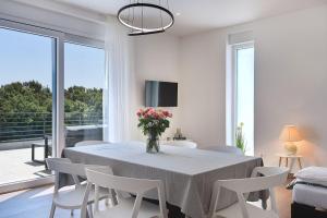 Modernes Apartment mit großer Terrasse