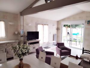 Pretty house with heated pool, close to the ocean