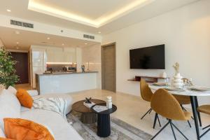 HiGuests - City Elegance 1BR in The Sterling by Omniyat