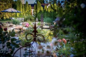 Glückliche Kuh-Villa - Achtsamer Rückzugsort mit Traumgarten, Schwimmteich & Raum zum Sein bis 18 Personen - Allgäu