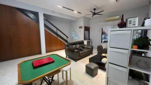 311 Nana’s Homes BBQ, Games, Netflix 11pax