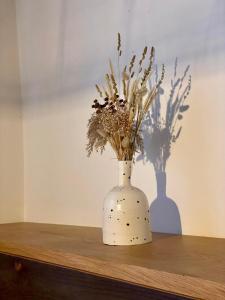 Appartements La boheme place aux herbes : Appartement 1 Chambre