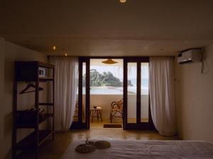 Blue Waves Surf House - Beach Hotel