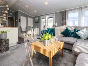 A and C Lodge-Plot 21