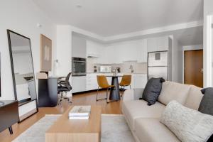 Downtown 1BR w Gym WD nr S Station BOS-619