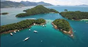 Casa de praia 2 quartos, 2 banheiros, 1 lavabo, sala, cozinha, Estacionamento para dois carros e a 300m da praia - Monsuaba