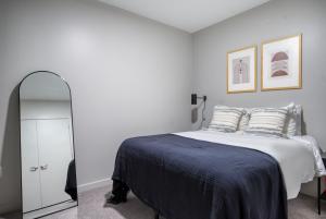 Brighton jr 1br w gym laundry on the river BOS-999