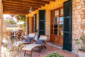 Finca rural Can Carboneta con piscina y gran jardín