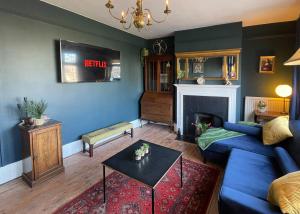 Large Beautiful Luxury City Centre Apartment on On Mill Rd - Walk to Station and City Centre