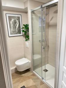 STUDIO SUR LA PROMENADE DES ANGLAIS AVEC VUE MER ORIGINALE À 40 m DE LA PLAGE