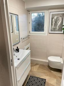 STUDIO SUR LA PROMENADE DES ANGLAIS AVEC VUE MER ORIGINALE À 40 m DE LA PLAGE