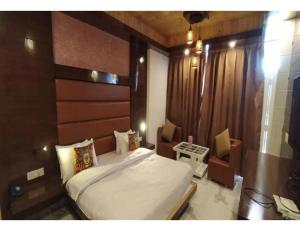 Hotel Atithi, Near Yes Bank, Mall Road, Mussoorie