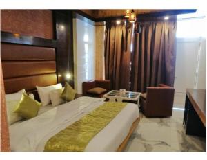 Hotel Atithi, Near Yes Bank, Mall Road, Mussoorie