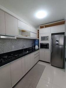 Vista mar com ótima localização na meia praia