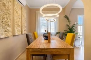 Beautiful and cozy Villa with private pool in urb, San Luis, El Chaparral, Torre