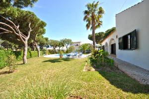 Close to Beaches andAmenities, Private Pool, Free AC and Wifi