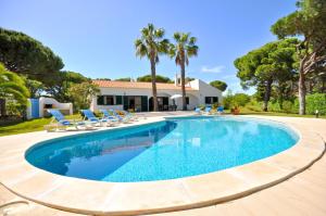 Close to Beaches andAmenities, Private Pool, Free AC and Wifi