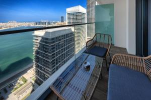 Marvelous Sea View Apartment with Beach Access