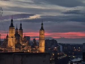 El Mirador del Pilar - Parking y vistas a la basílica