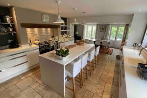 Large 4 bed house in Malmesbury, great for big families