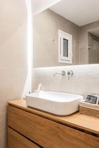 Downtown Urban Luxurious Apartment