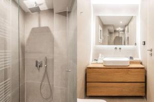 Downtown Urban Luxurious Apartment