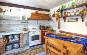 3 Bedroom Cozy Home In Lumarzo