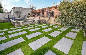 Maisons de vacances 3 Bedroom Stunning Home In Orange : photos des chambres