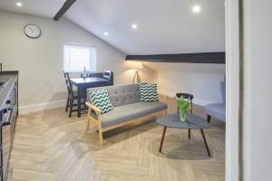 Graces Loft - Near Beach - WiFi - Sleeps 3