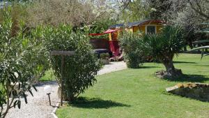 B&B / Chambres d'hotes MAS MAURANE-Roulotte avec SPA prive aux portes d'ARLES : photos des chambres